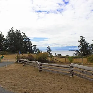 Next To Olympic View Golf Course 2 Bedroom Private Victoria
